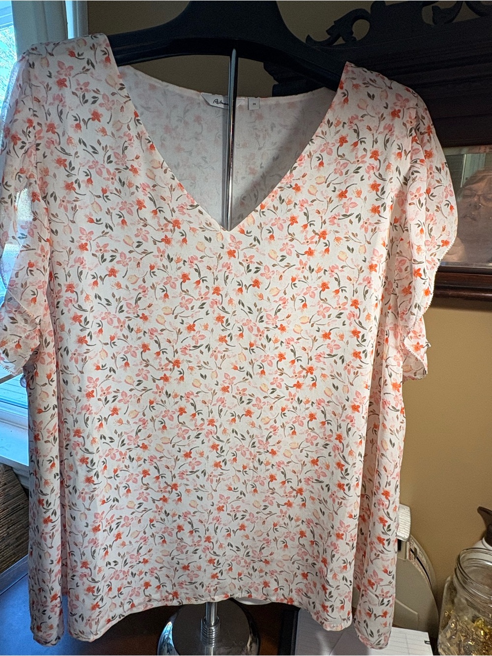 Reitmans Cream Blouse with Pink/Coral Floral Print. 2x.Lightweight. Casual